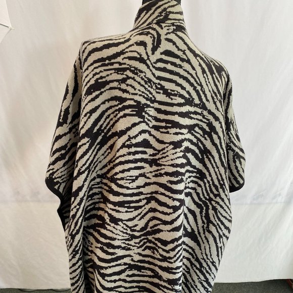 Christian Siriano NY Exotic Print Fringed Poncho Jacket NWOT Women's Size S / M - Picture 7 of 12